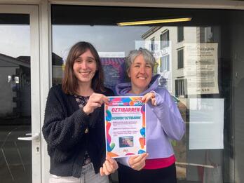 Maider Galleras, ezkerrean.