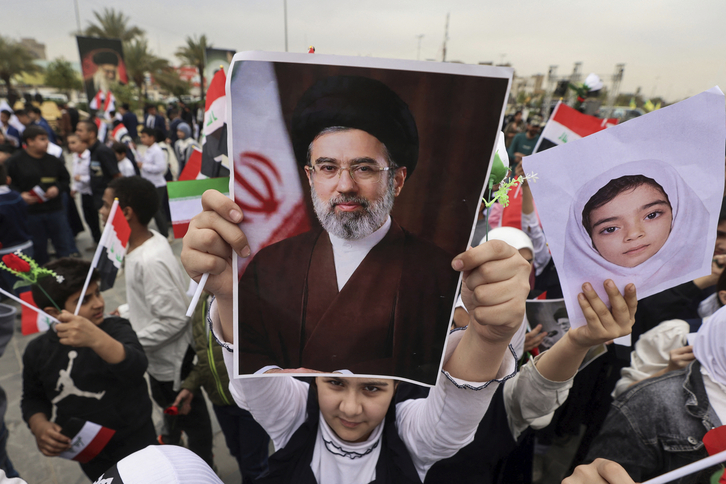 Foto de Jamenei, en una manifestación en Bagdad.