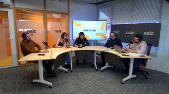 Olaia Aizpitarte eta Eñaut Alvarez, NAIZ Irratiko estudioetan.