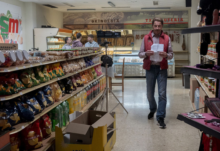 Anjel Alkainen Karmelo gorpuztuko du, supermerkatuaren jabeetariko bat. Anjel Alkainen Karmelo gorpuztuko du, supermerkatuaren jabeetariko bat.
