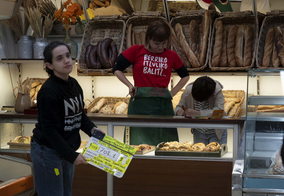 Aitziber Garmendia, Bakartxo ilobaren paperean: beso bat bestea baino gihartsuagoa duen txerriki-egilea. Aitziber Garmendia, Bakartxo ilobaren paperean: beso bat bestea baino gihartsuagoa duen txerriki-egilea.