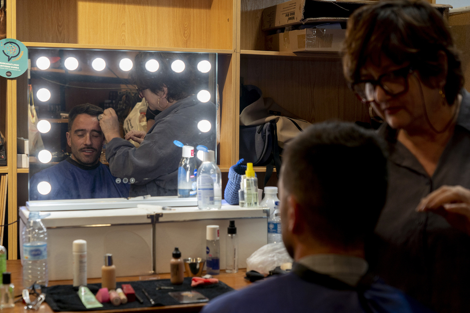 Zuhaitz Gurrutxaga ere bada antzezle taldeko kide. Zuhaitz Gurrutxaga ere bada antzezle taldeko kide.