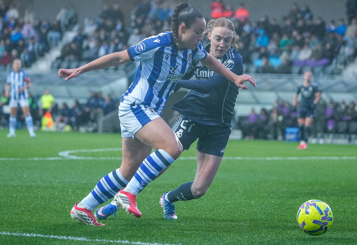 Emma intenta irse de Holmgaard, autora del segundo gol merengue.