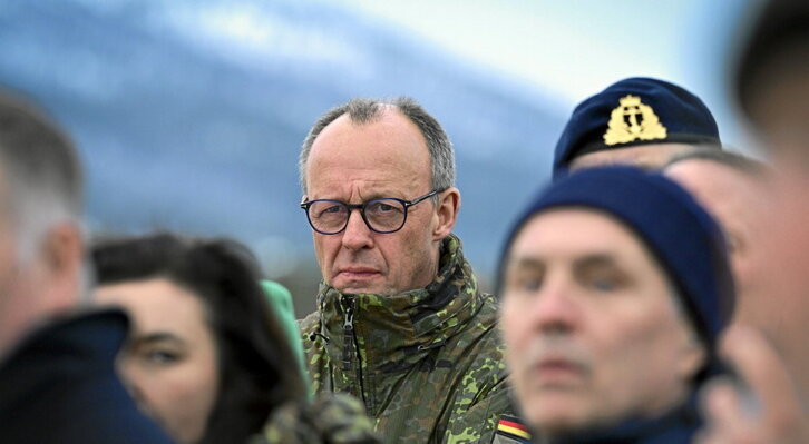 El canciller alemán, Friedrich Merz, en las maniobras de la OTAN en Noruega.