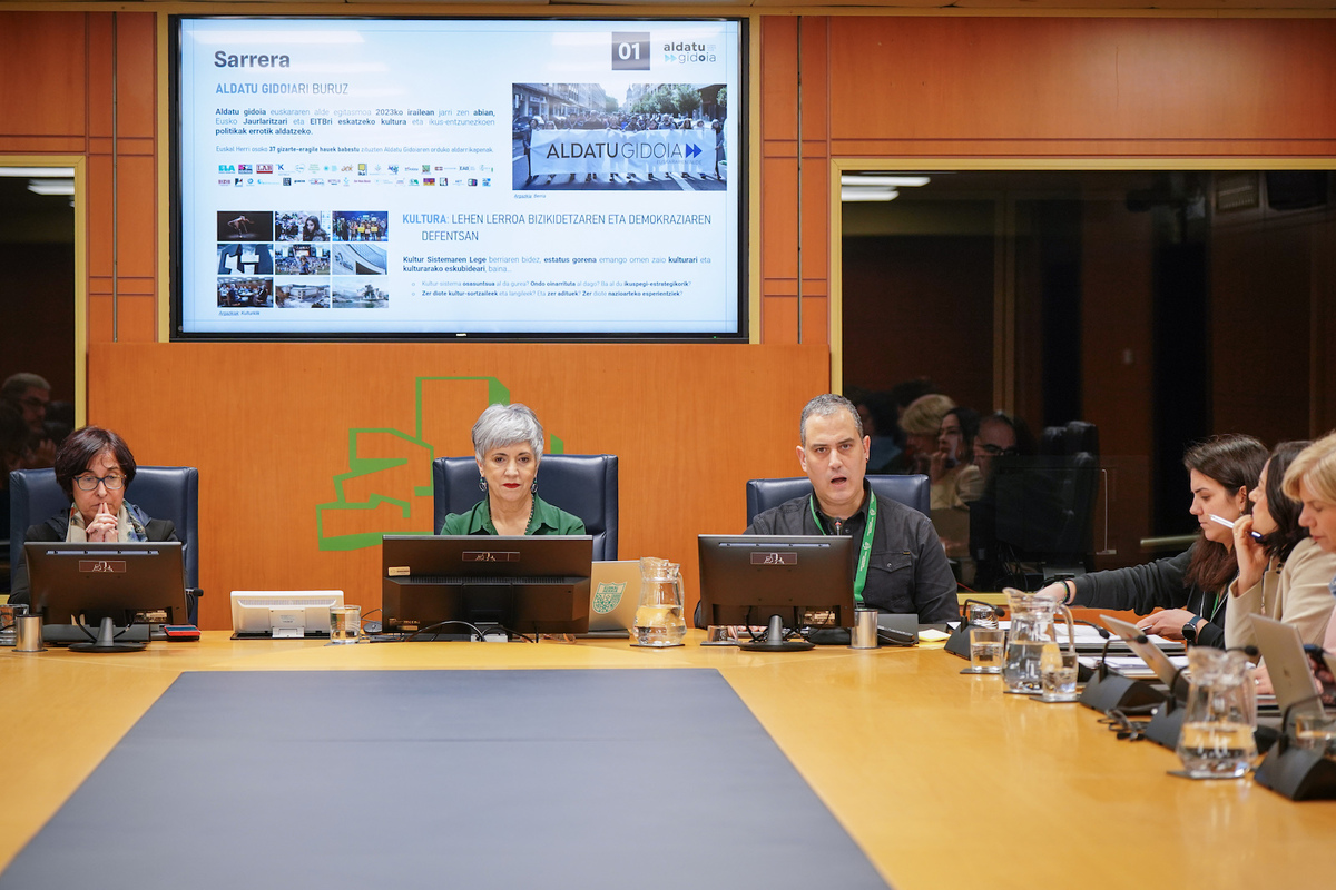 «ETB3 itxiz gero, 170.000 haur eta gaztetxori ukatuko zaie euskarazko edukietarako sarbidea» | Culture | Naiz