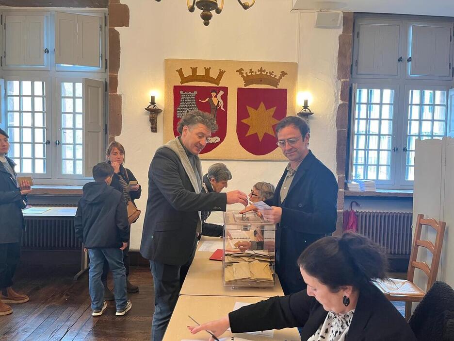À Saint-Jean-Pied-de-Port, Xabi Larre (à gauche) et Laurent Inchauspé (à droite) s’affrontent à nouveau dans les urnes.
