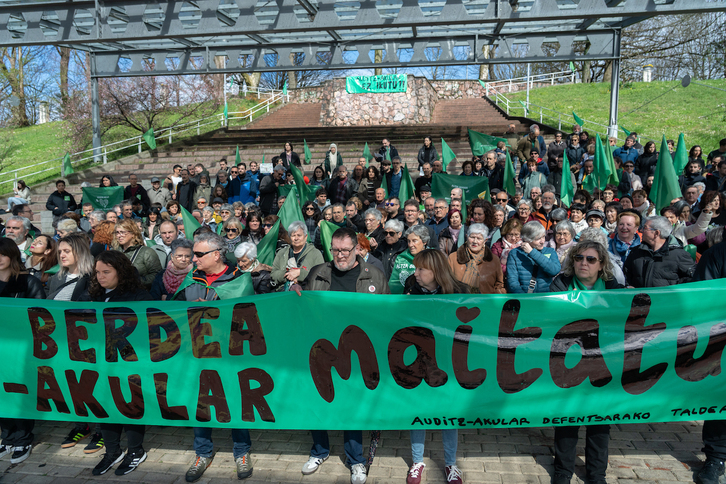 Concentración ciudadana en defensa del espacio natural de Auditz-Akular.