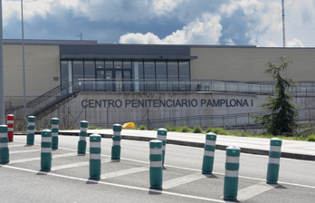 Entrada a la cárcel de Iruñea.