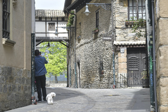 Acceso al Caballo Blanco, en Alde Zaharra de Iruñea.