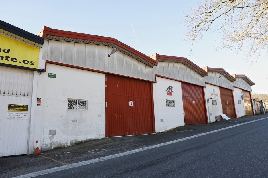 Pertsiana jaitsita Lezoko industrialdean.