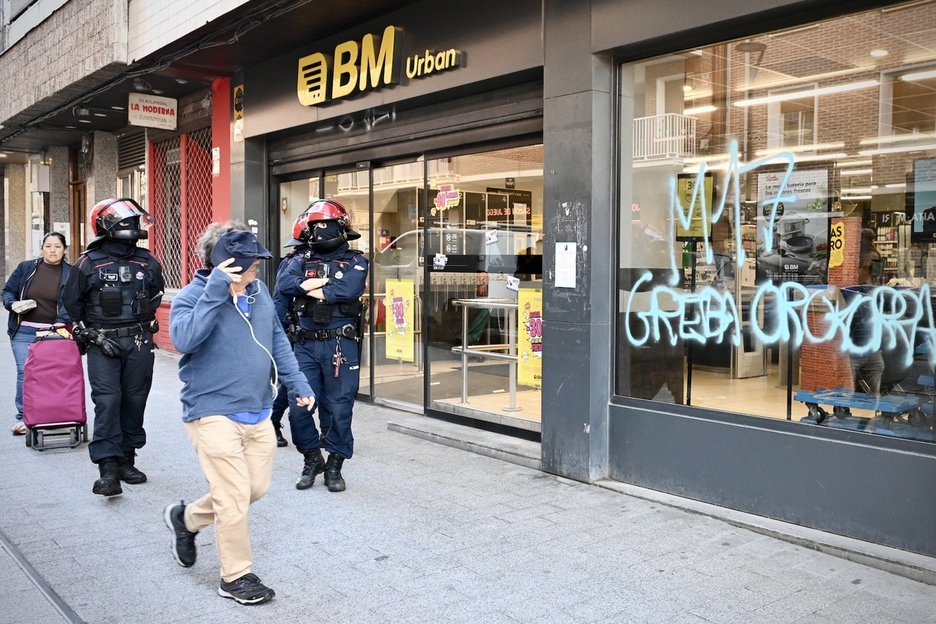 Pintadak Getxoko supermekatu batean.