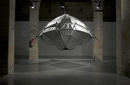 El escultor Karlos Martínez Bordoy protagoniza la exposición «Silver Ships» en el Depósito de Aguas de Gasteiz hasta el 6 de abril.