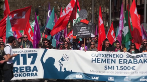 Huelga del 17M: Multitudinaria manifestación en Gasteiz