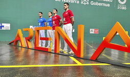 Binakako finaleko lau protagonistak, Nafarroa Arenako material aukeraketan.