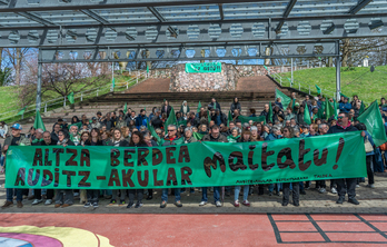 Auzoko 42 eragile biltzen dira Auditz-Akularren Defentsarako Taldean.