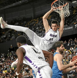 Día de victoria, fiesta y regocijo en el Bilbao Arena.