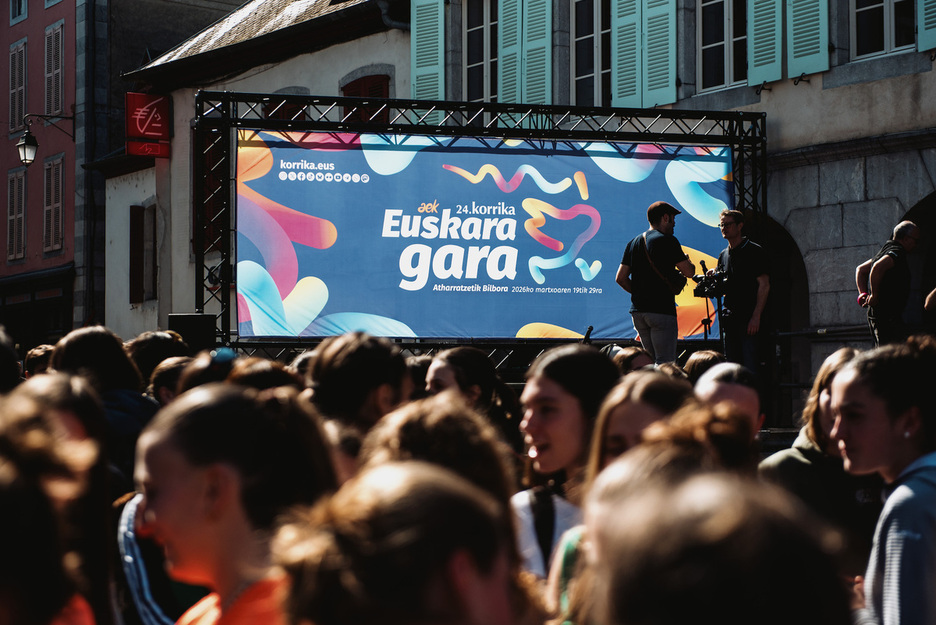 Eguzkia lagun izan dute goizean goiz Atharratzera hurbildutakoek. Eguzkia lagun izan dute goizean goiz Atharratzera hurbildutakoek.