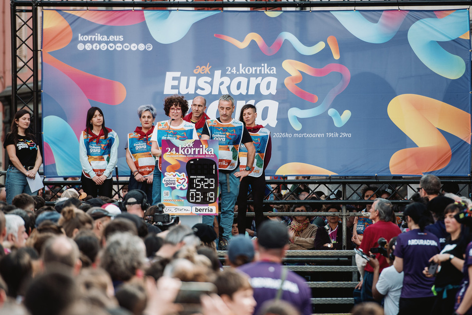 AEKren lehendakari Maider Heguy eta AEKren Nazio Kontseiluko kide Bixente Claverie. AEKren lehendakari Maider Heguy eta AEKren Nazio Kontseiluko kide Bixente Claverie.