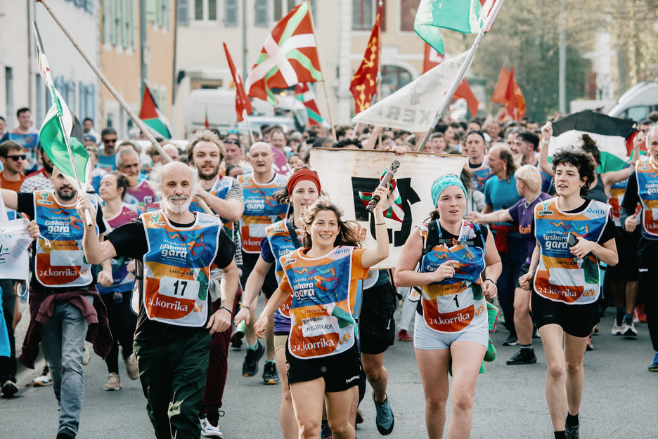 Zümatzeko maskaradako kideek ere hartu dute lekukoa Maulen. Zümatzeko maskaradako kideek ere hartu dute lekukoa Maulen.