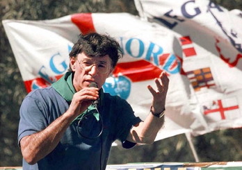 Umberto Bossi, en un mitin de la Liga Norte en 1996, el momento de la eclosión.