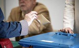 Ipar Euskal Herriko 11 udalerritako biztanleak bozetara deituta daude gaur.
