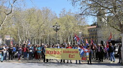 Ameriketako Estatu Batuen blokeoa salatzeko atzo Bilbon egindako elkarretaratzea.