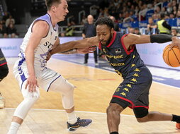 Jaworski en una acción del partido redondo que firmó ayer en Andorra.