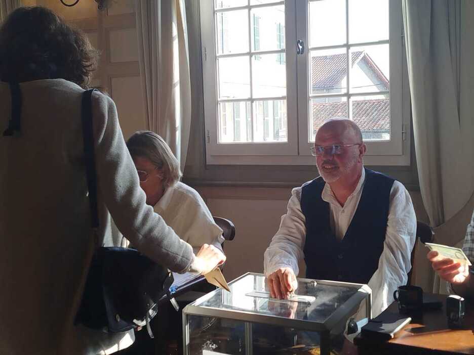 ... le maire sortant Filipe Aramendi...