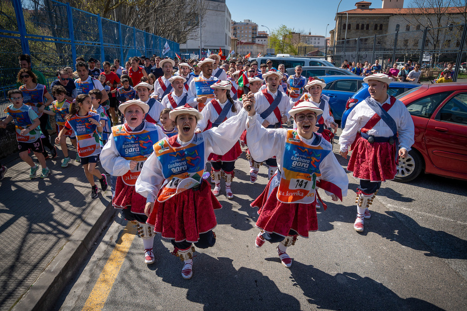 Dantzariak ere Korrikan aritu dira. Dantzariak ere Korrikan aritu dira.