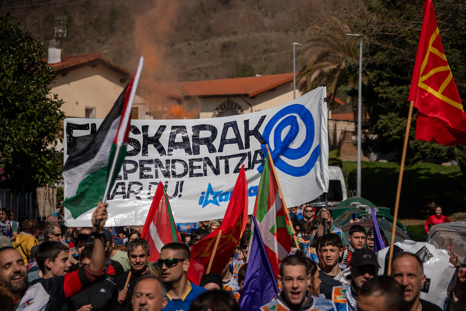 Euskararen aldeko aldarrikapena. Euskararen aldeko aldarrikapena.