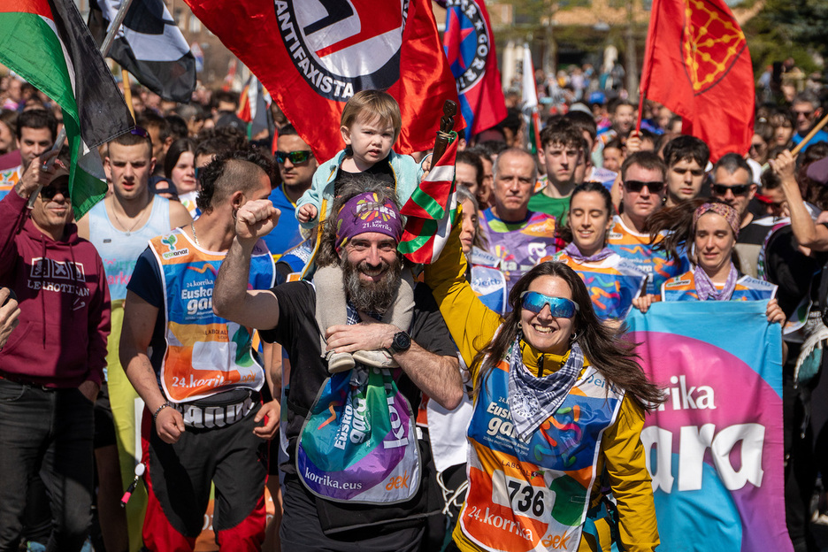 Euskararen alde egiten. Euskararen alde egiten.