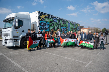 Acto de despedida al camión con siete toneladas de ayuda humanitaria que Anarasd envía a los campamentos de refugiados saharauis.