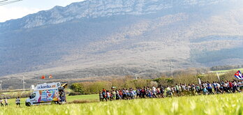 Agurainen eta beste hamaika herritan bezala, harrera beroa egin zioten Korrikari Zalduondon.