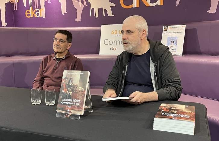 Peio Monteano y David Mariezkurrena, de Pamiela, en la presentación del nuevo libro del historiador.