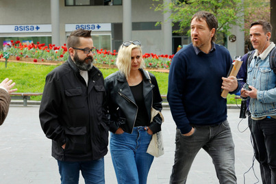 Amaya Zabarte, camino al juzgado, junto a su marido, Joseba Novoa, y su abogado, Iker Sarriegi.