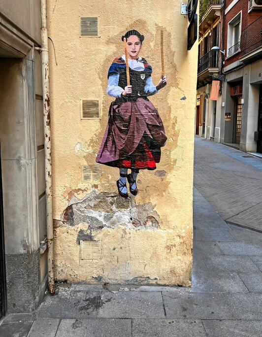 Rosalía, en versión LKN, en las calles de Barcelona.