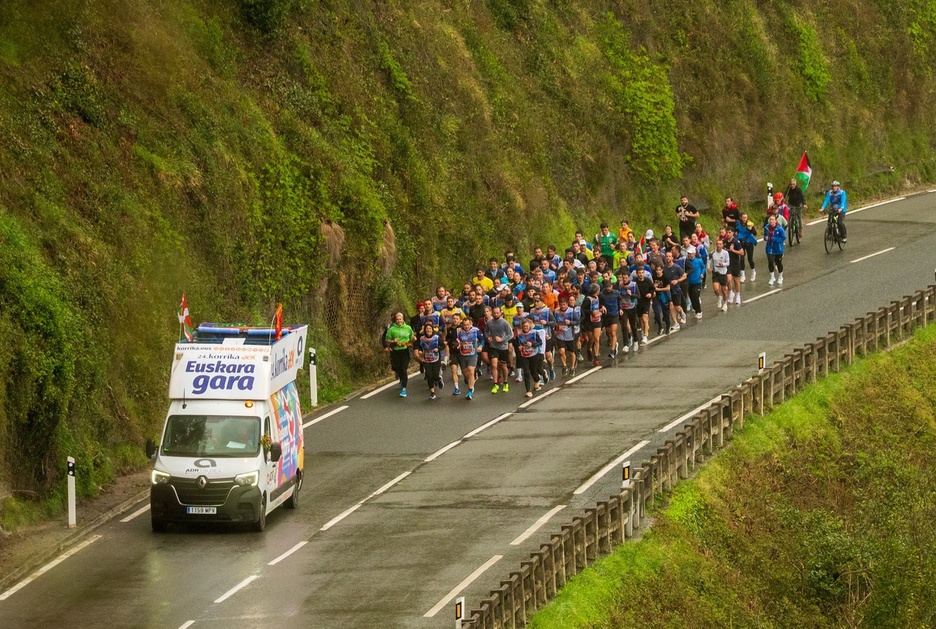 Tropela bilduta, kostaldetik.