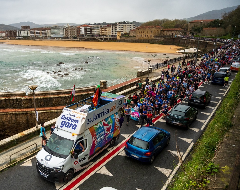 Ez zen hondartzarako eguna, Korrikarako baizik.