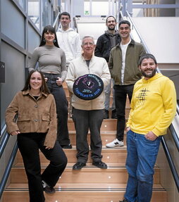 Sei finalistak eta Martxoak 3 Elkarteko ordezkaria, aurkezpenean.