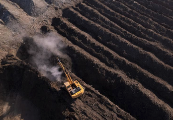 Actividad en el interior de la empresa agrícola Lumbricultura de Valtierra, donde se ha producido el fatal percance.