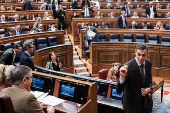 Pedro Sánchez, sonriente al inicio del pleno.