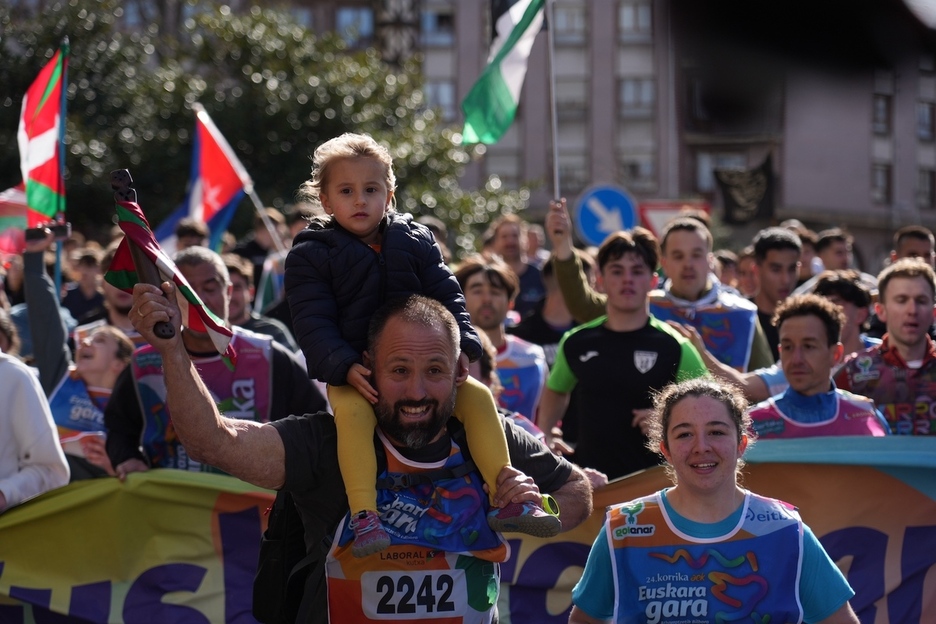 Ezkerraldean barrena ibili da euskararen aldeko aldarrikapena. Ezkerraldean barrena ibili da euskararen aldeko aldarrikapena.