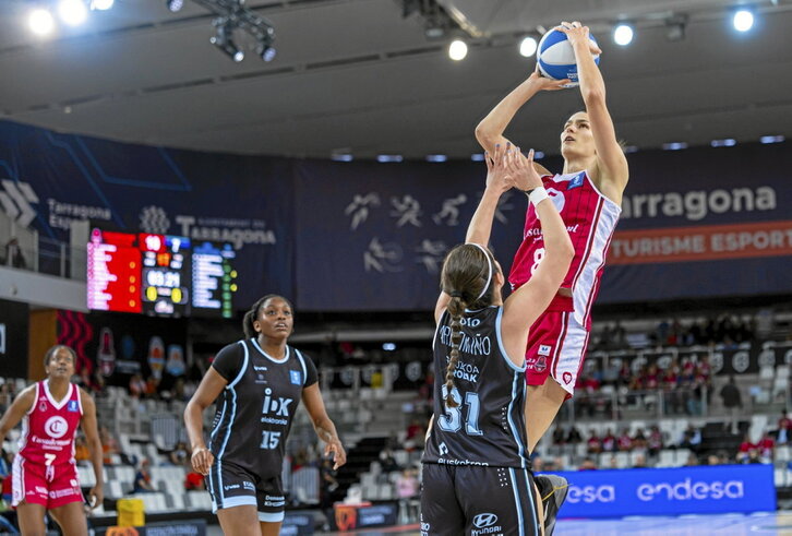 La variedad de recursos y la diferencia física ahogaron a las de Azu Muguruza tras un buen comienzo.