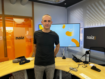 Xabi Bizkai NAIZ Irratiko estudio nagusian
