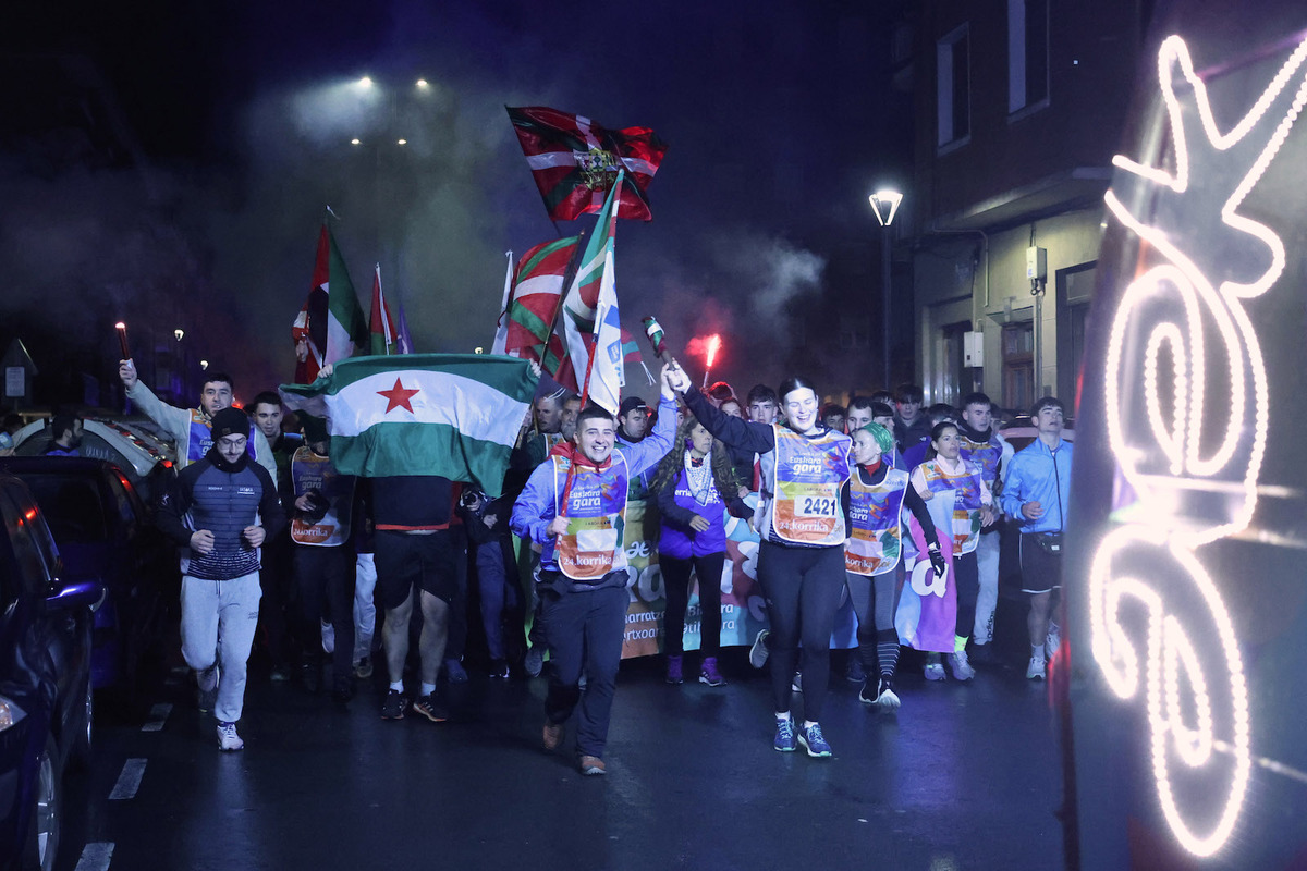 Arrigorriagako kaleetan, oraindik ilun.