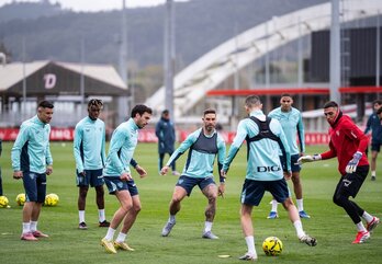 Nico Williams y Yeray, presenten en el entrenamiento del Athletic de este viernes.