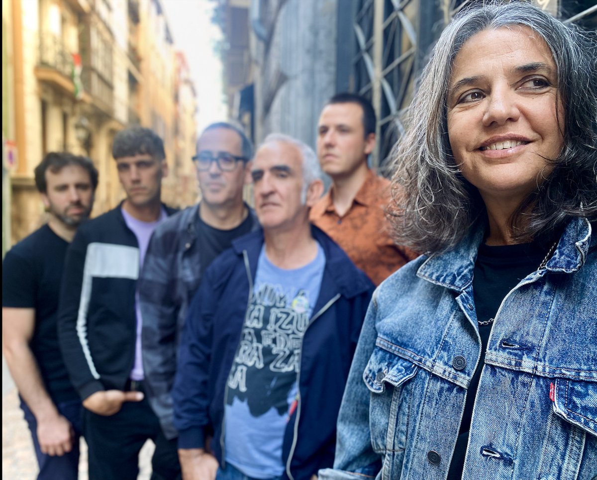 Anari eta bere taldea.