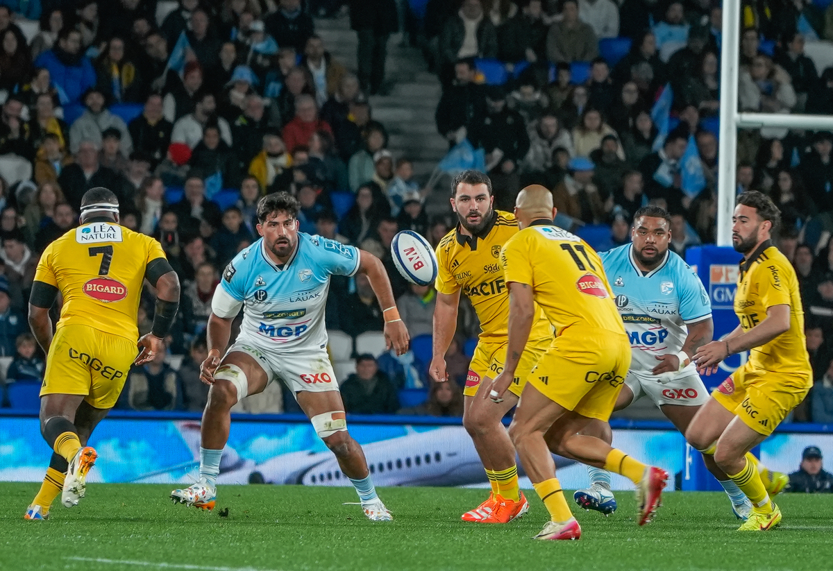 Aviron sobrevive a sus errores y vuelve a imponerse a La Rochelle en Anoeta