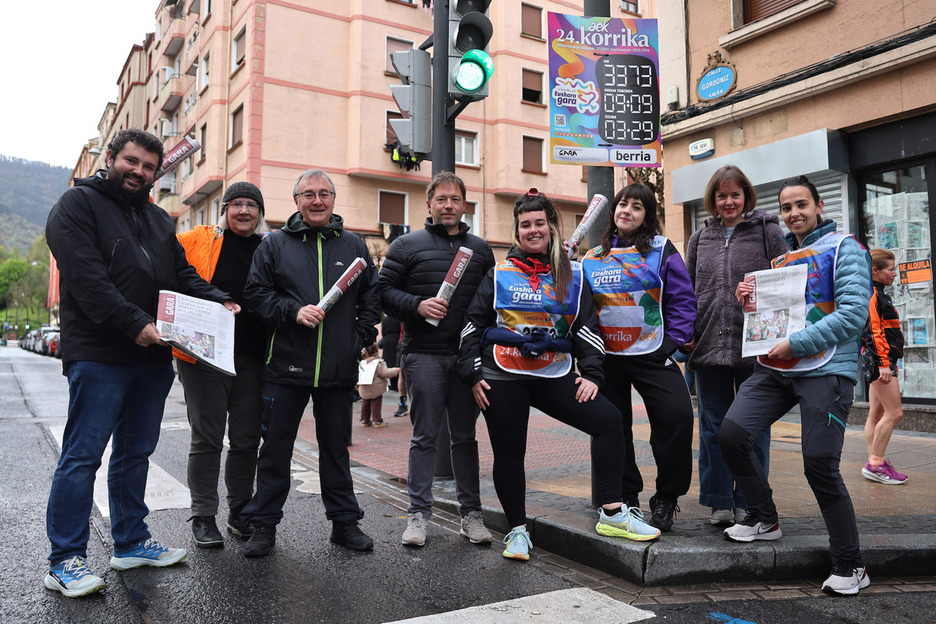 GARA, NAIZ eta NAIZ Irratiko lankideak, Korrikaren zain. 