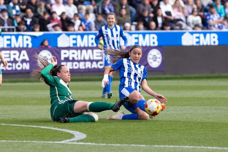 El Alavés no ha podido pasar del empate contra el Cacereño.